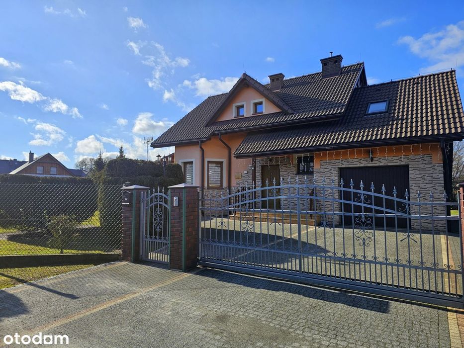 Urokliwy dom  z widokiem na góry