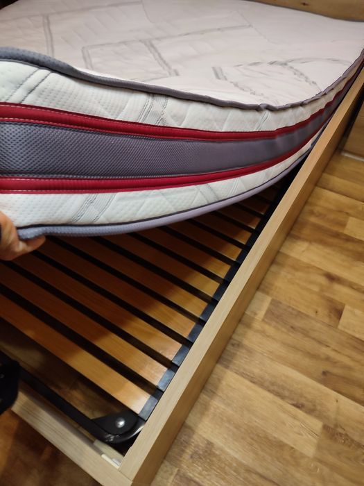 Кровать двуспальная с тумбочками