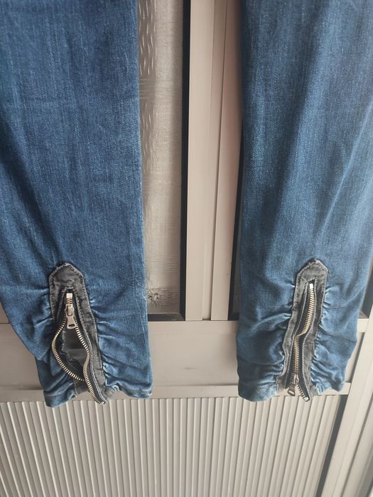 Jeans com fecho no calcanhar tamanho M