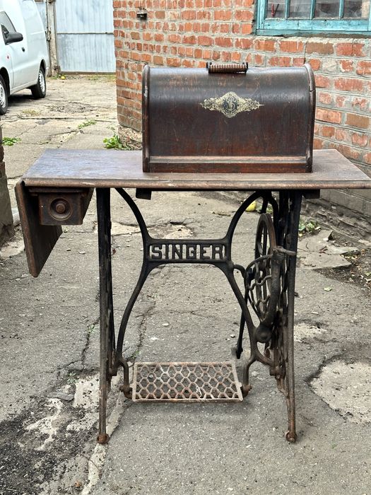 Продам швейную машинку Singer