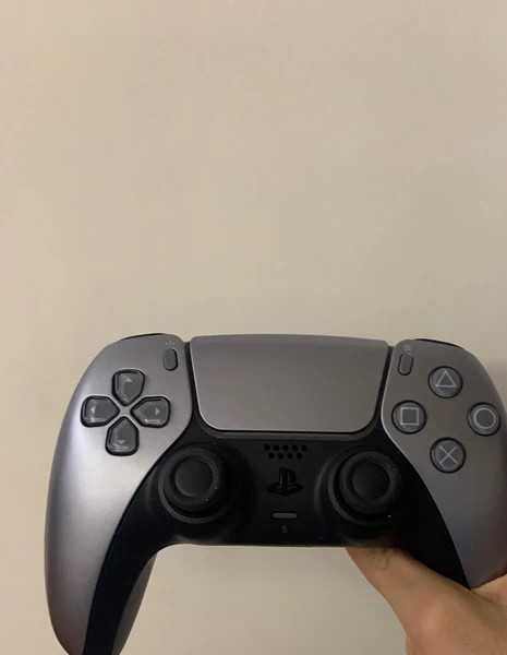Comando original PS5 Sterling Silver