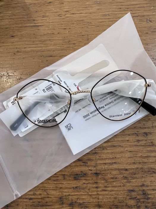 Óculos de Grau Unofficial (Luxottica) – Satin Black/Gold (Novos)