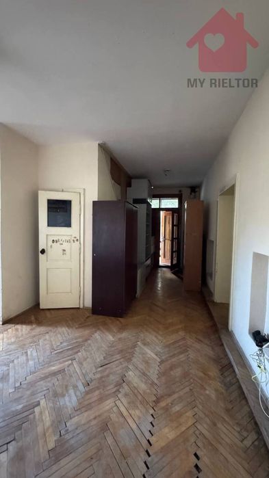 Продаж просторого будинку в Доманинцях