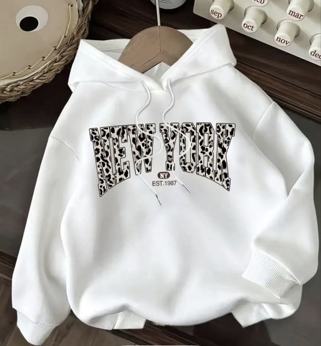 Sprzedam białą, ciepłą bluzę