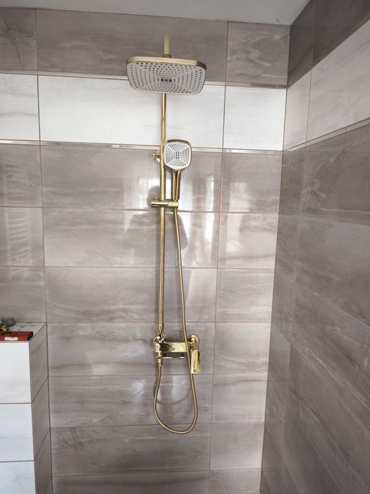 Montaż kabin prysznicowych oraz wyposażenia łazienkowego