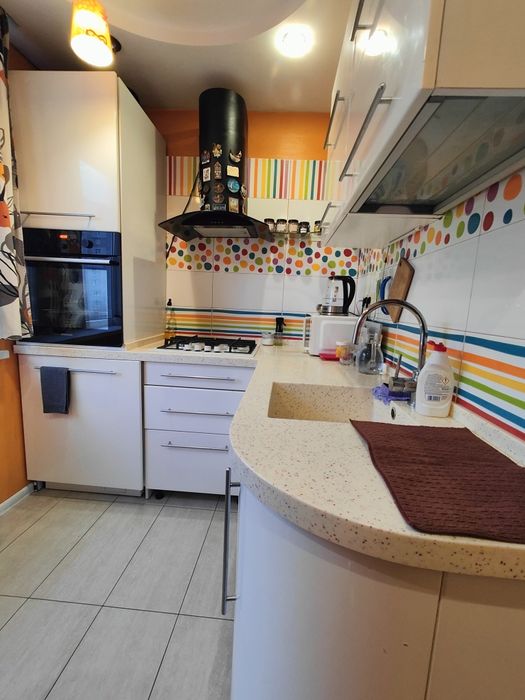 Продам 3 комнатная квартира метро Холодная Гора, Капремонт.