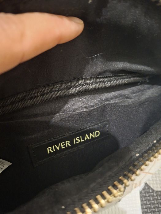 Sprzedam nerkę lub jako torba przez ramię.