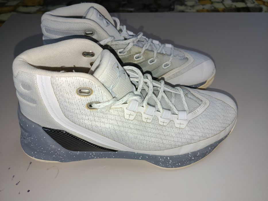 Under Armour nr 40--25 cm