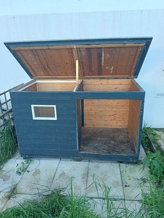 Casota para cão de madeira