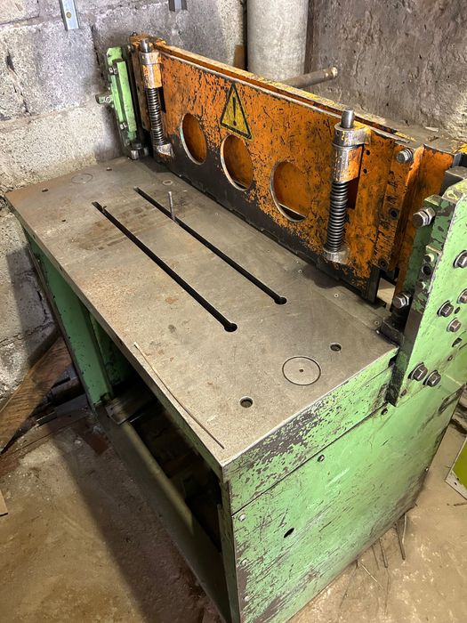 Гільйотинні ножиці для різання металу