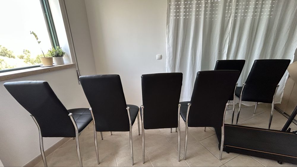 Conjunto de 6 cadeiras/ Mesa lacada extensivel