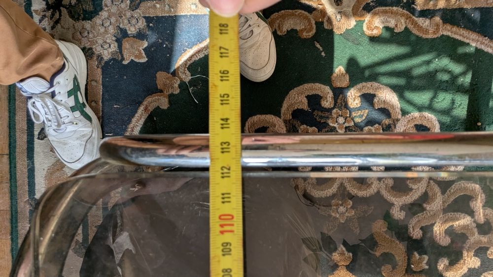 Mesa de centro em vidro – 110x60 cm – estrutura metálica