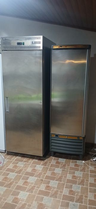 Entrega 2 Frigorificos inox para restauração  a funcionar, ler descrição do anúncio.