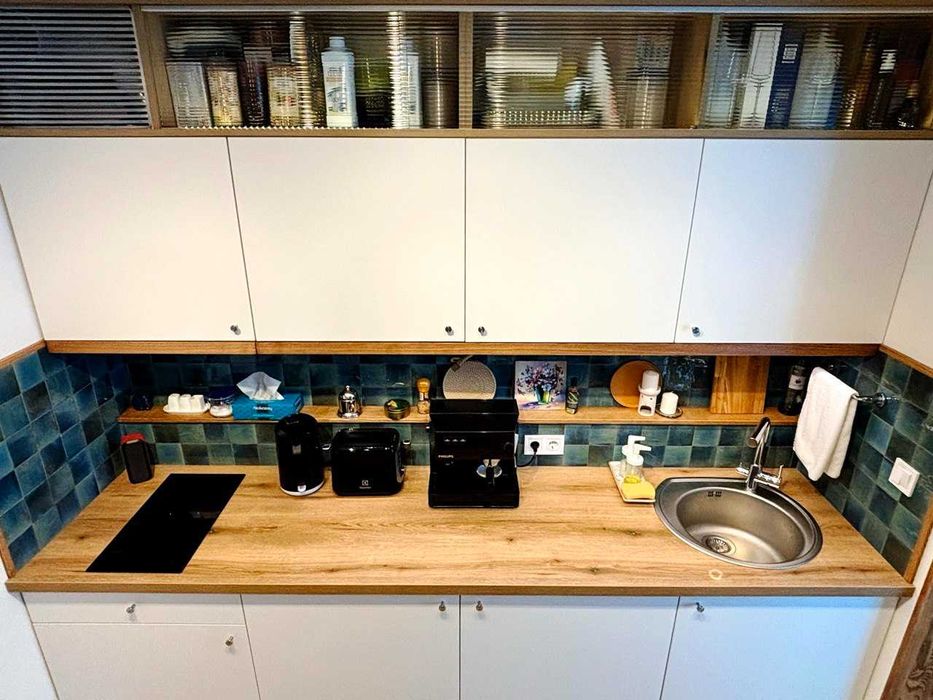 Виготовлення меблів на замовлення / Кухні, шафи на замовлення