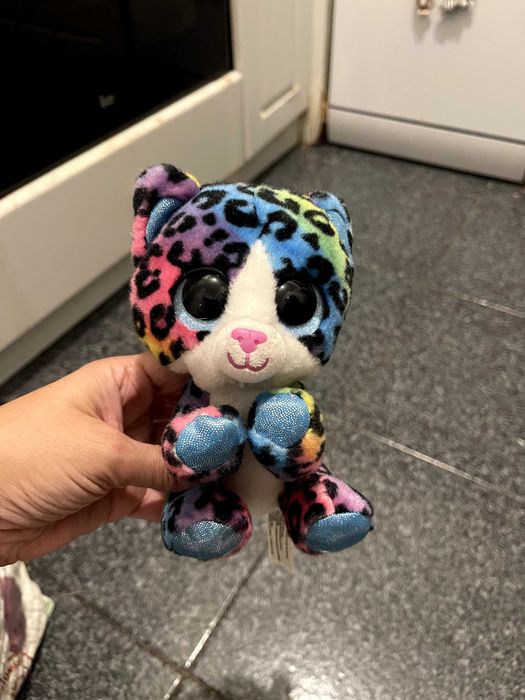 Peluche Leopardo Arco-Íris – Olhos Grandes, Muito Fofo