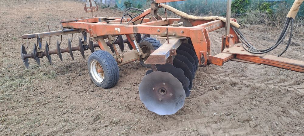 Reboque Banheira trator herculano 16 toneladas e grade de discos galucho glhr