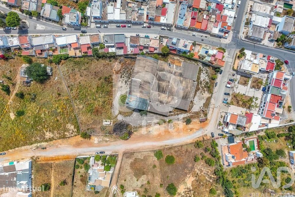 Terreno para construção em Quelfes