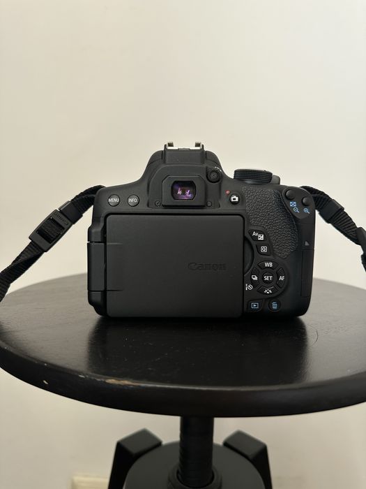 Camera fotográfica Canon 750D c/ acessórios