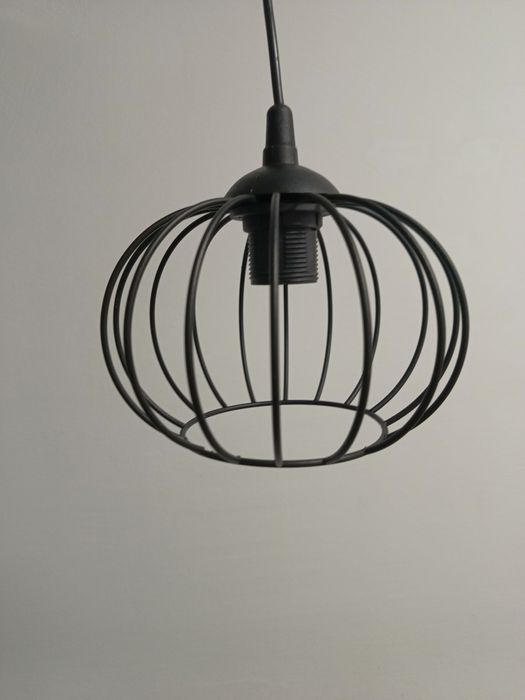 Czarna lampa wisząca