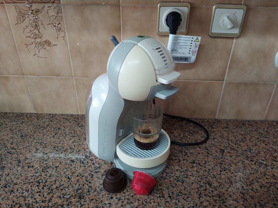 Máquina de café Dolce Gusto cafeteira Krups casa quarto apartamento vivenda escritório gabinete carro cozinha.