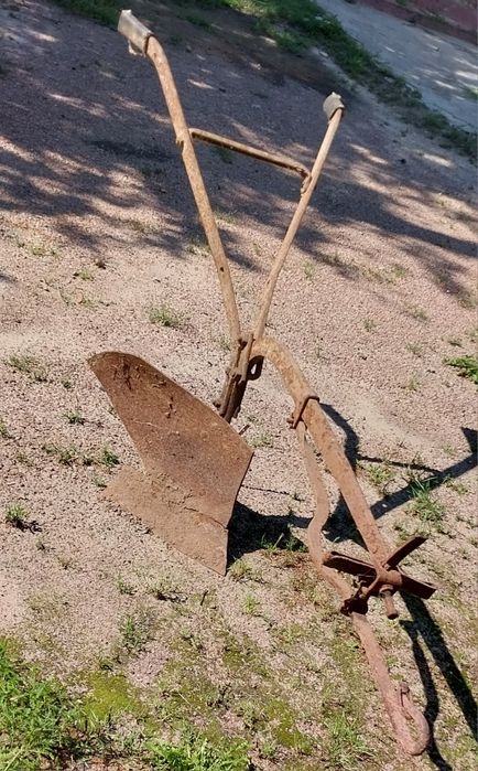 Плуг кінний металевий