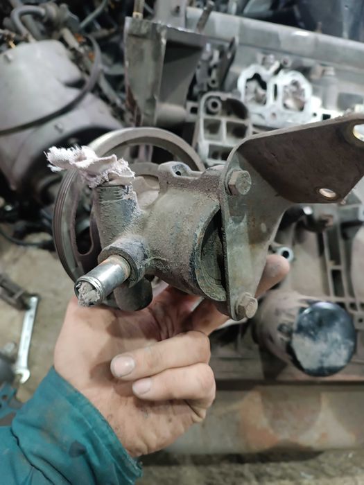 Генератор Пежо 405 Насос гур Peugeot 405 Генератор Пєжо