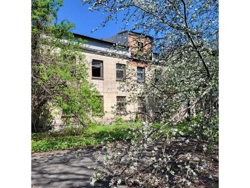 Продаж майнового комплексу 531 м² (адмінбудівля + гараж + склад) вул. Миру, 4