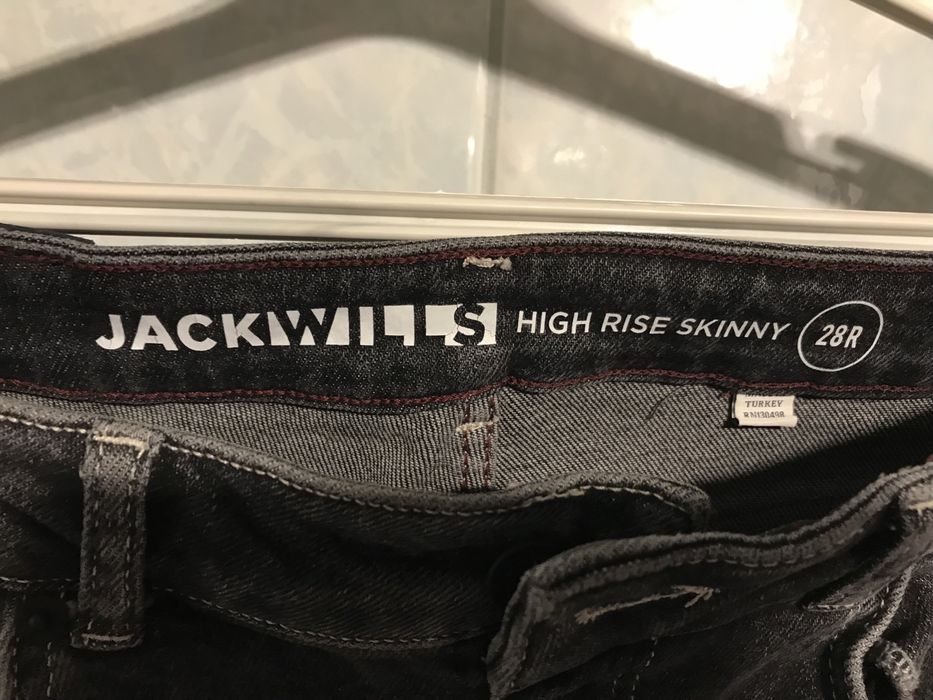 Продаю новые женские джинсы модные