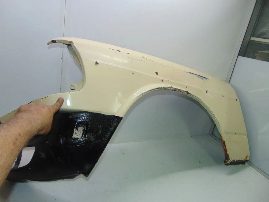 Mercedes W123 guarda lamas