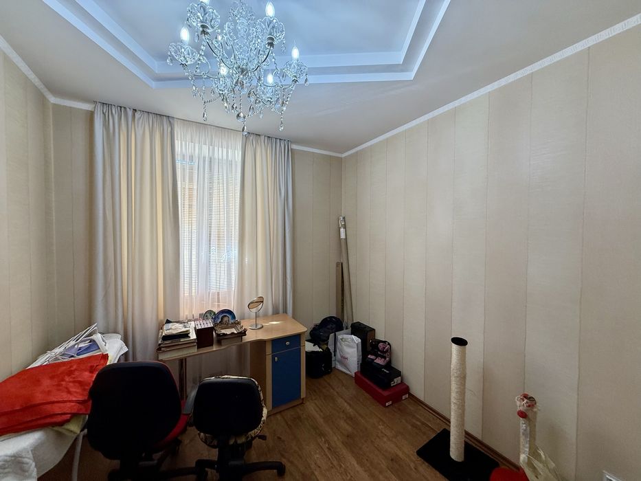 Четырехкомнатная квартира в коттедже на СухомФонтане.Гараж.Автономка.