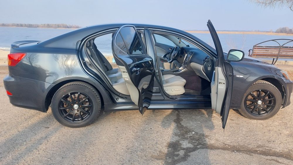 Лексус IS 220  2008