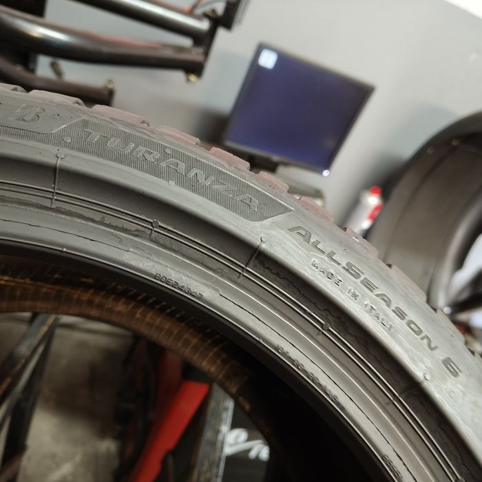 225/40/18 XL Sprzedam parę opon całorocznych Bridgestone