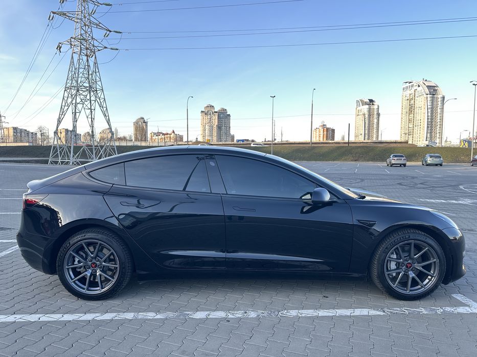 тесла 3 2022 рік