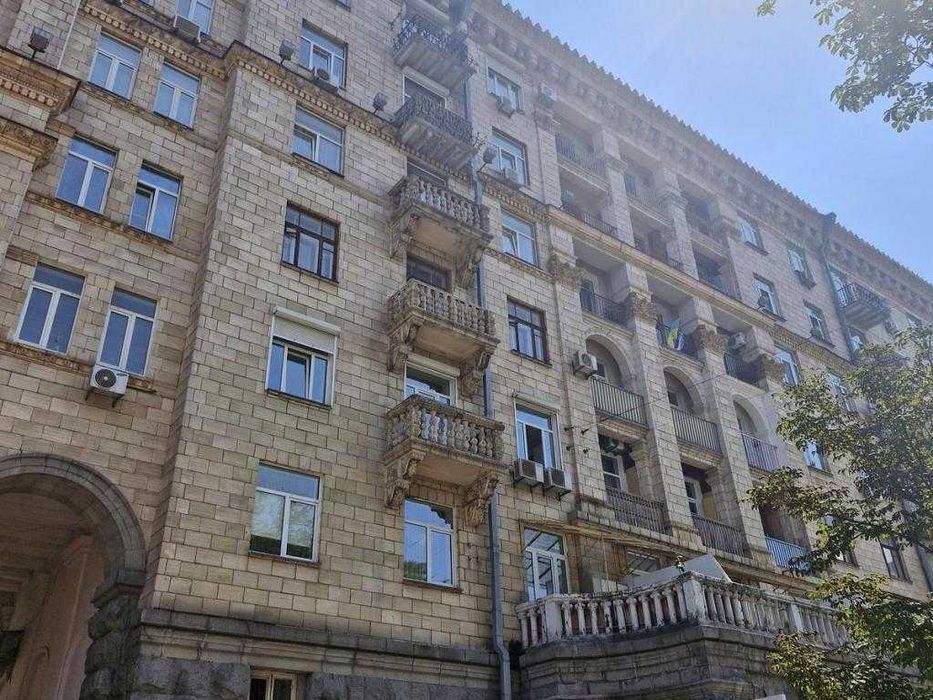 Продаж квартири Хрещатик 21 навпроти ЦУМу сталінка Центр