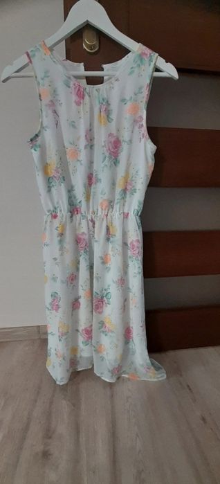 Sukienka w kwiatki