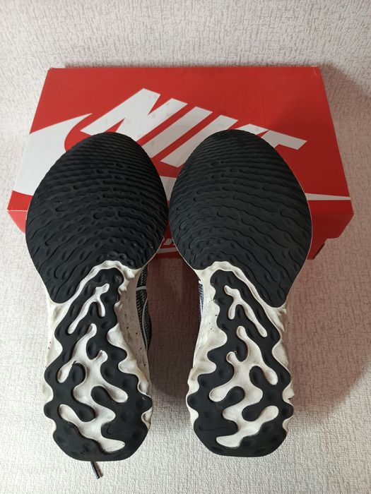 Кросівки Nike Air max React • Розмір 40 ( 25.5 см)