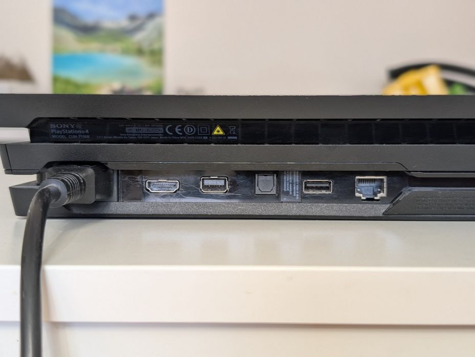 PlayStation 4 PS4  1TB - Usada - Sem comando