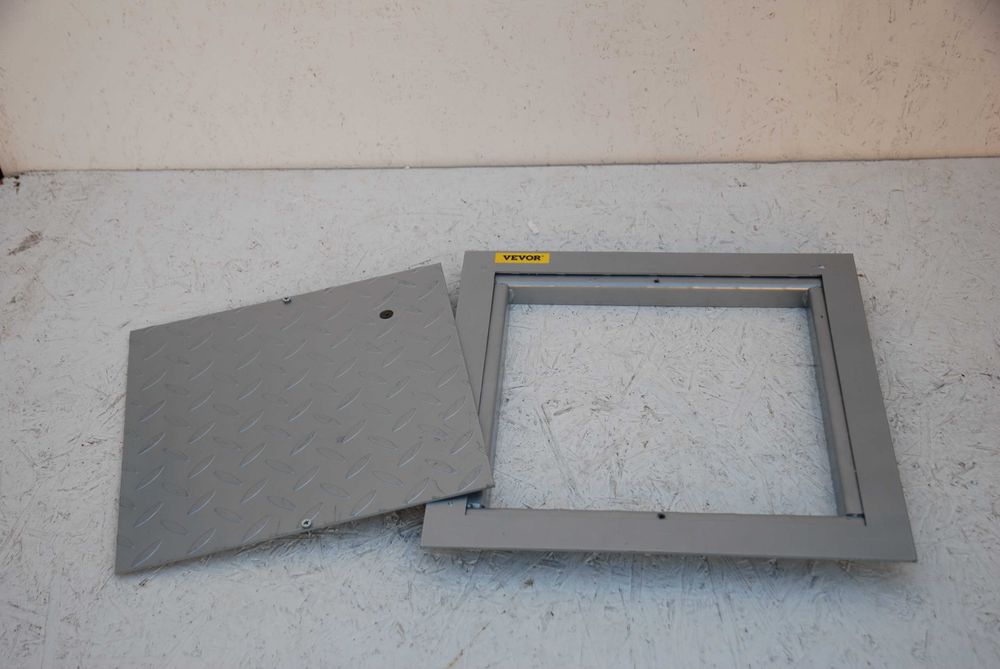 Stalowa pokrywa włazu