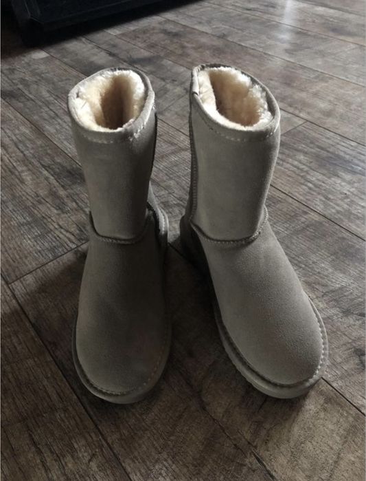 Угги женские бежевого цвета