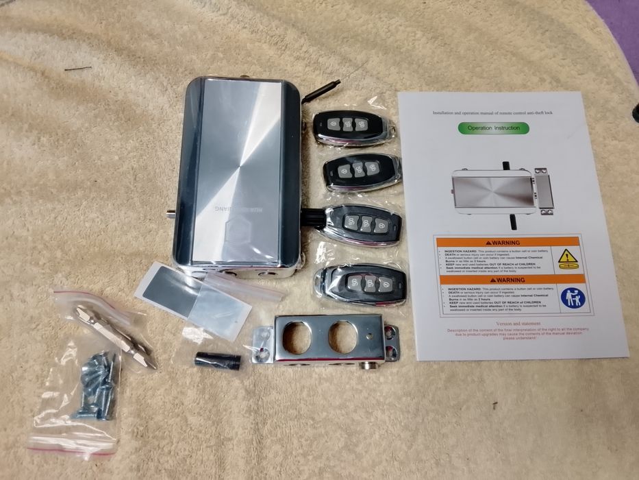 Elektroniczny zamek do drzwi z pilotami