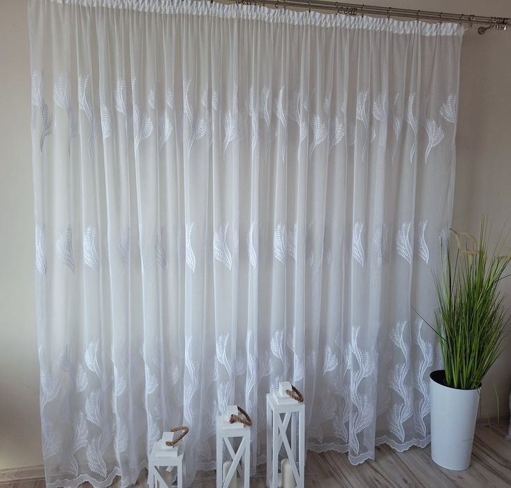 Firanka haftowana na bambusie.  Na wymiar.