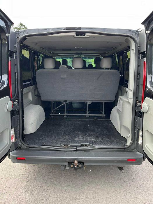 Opel Vivaro 2.0 115 koni 2013 rok 9 osób