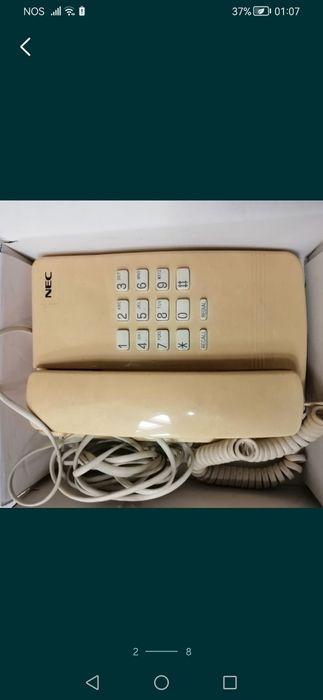 Câmara de filmar da marca Olympia + telefone fixo.