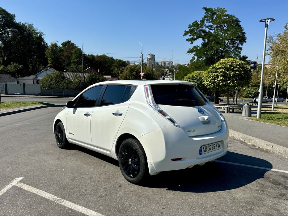 Nissan Leaf 2014 • Tekna • 24 kWh • Webasto
