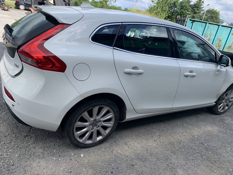 Volvo V40 II drzwi błotnik klapa lampa zderzak fotele skórzane ćwiartka tylna prawa lewa koła felgi 17” 614-46