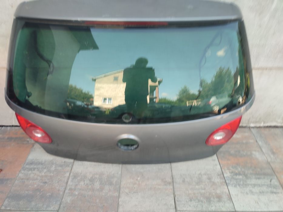 Klapa volkswagen Golf 5