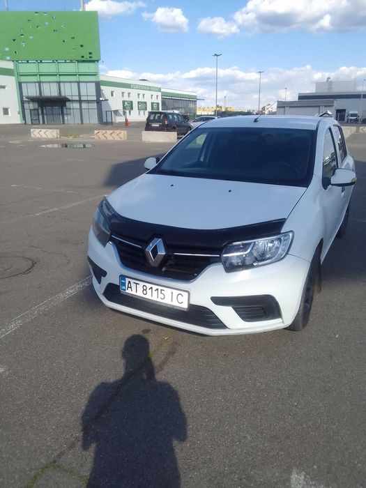 Автомобіль рено сандеро 2