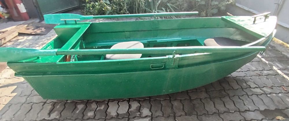 Продам гребную лодку Ерш