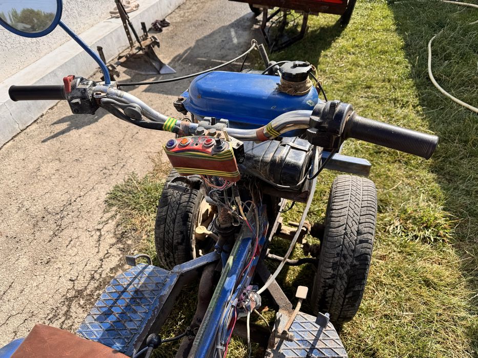 Тракторець, картоплесаджалка, причіп та навісне