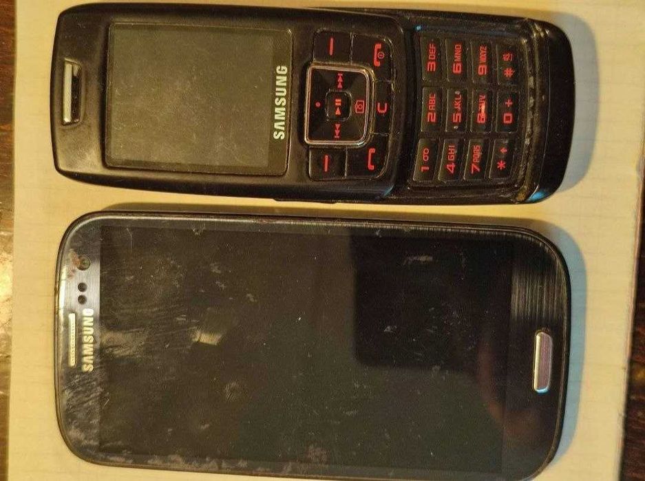 Мобільні телефони в асортименті